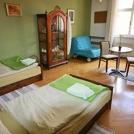Big 2bd Flat In Cool Area U Smaltovny 아파트 프라하