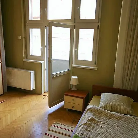 Big 2bd Flat In Cool Area U Smaltovny *
