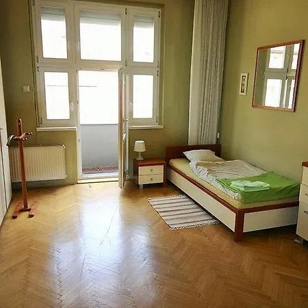 Big 2bd Flat In Cool Area U Smaltovny * 프라하